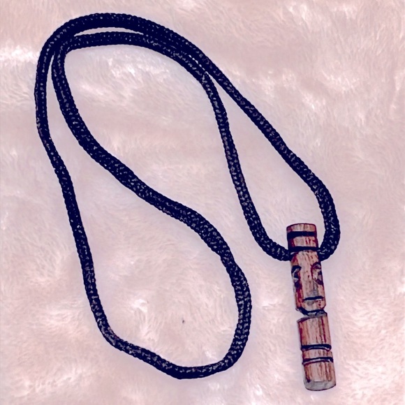 NWOT 🌴🛖🗿 HANDCRAFTED 24” CARVED WOODEN TOTEM POLE PENDANT BLACK ROPE NECKLACE - Picture 1 of 5
